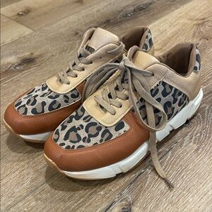 Stylish Leopard Print Sneakers for Women